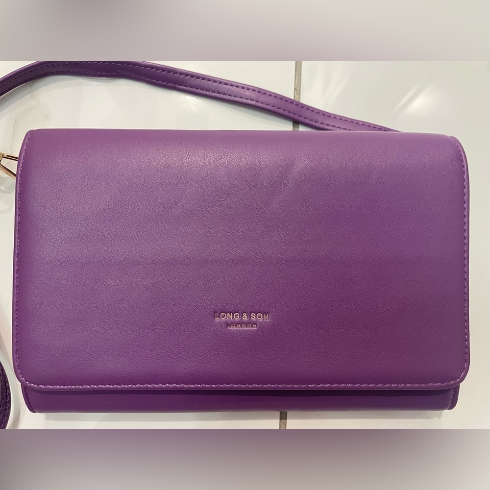 Long & Son London Purple Textured Bag,
Excellent condition like new 💜!